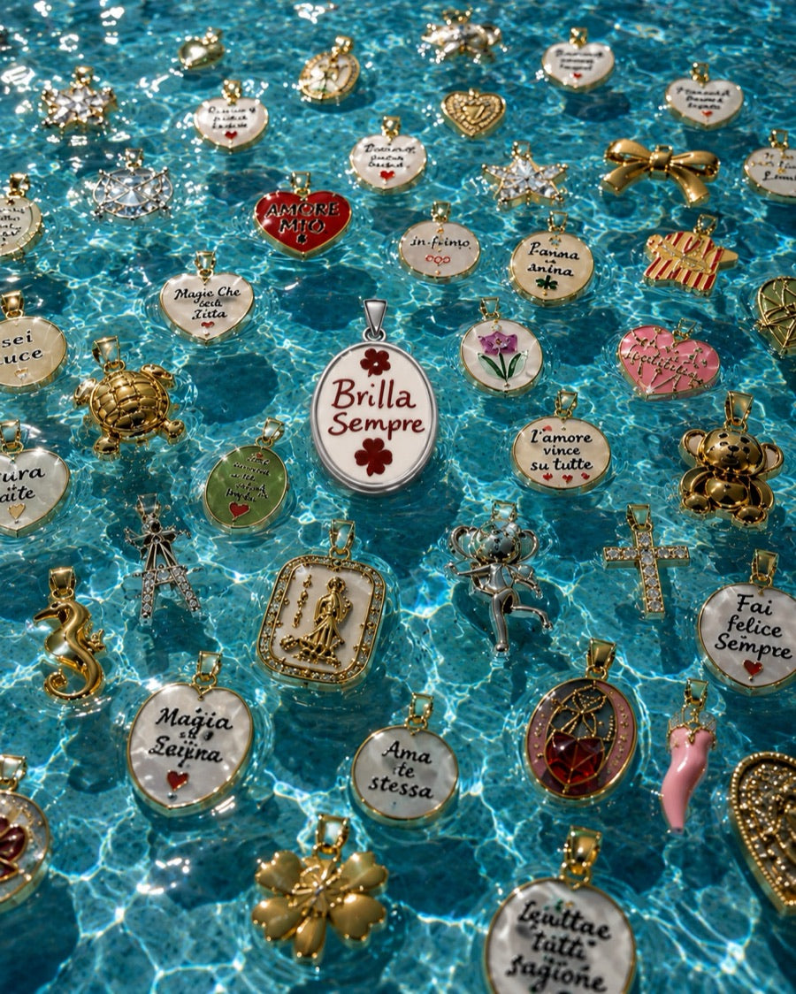 Charms Le Amikette riflessi sull'acqua